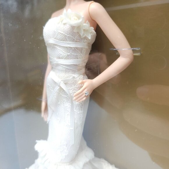 Vera Wang Bride Barbie Doll The Romanticist Gold Label Limited Edition L9652 - Picture 5 of 11